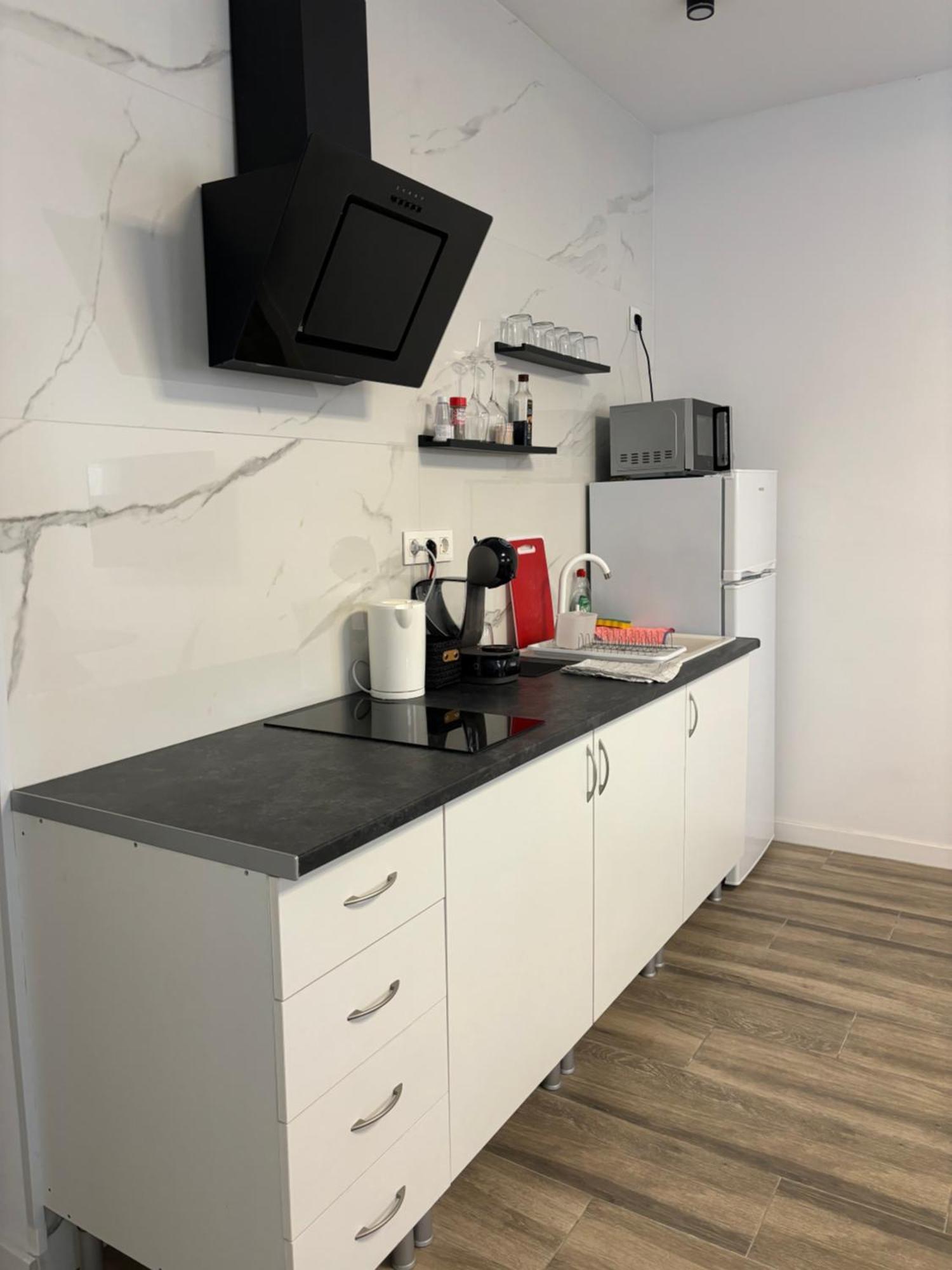 Apartamento Blanco Y Negro En El Centro Alicante Exterior foto