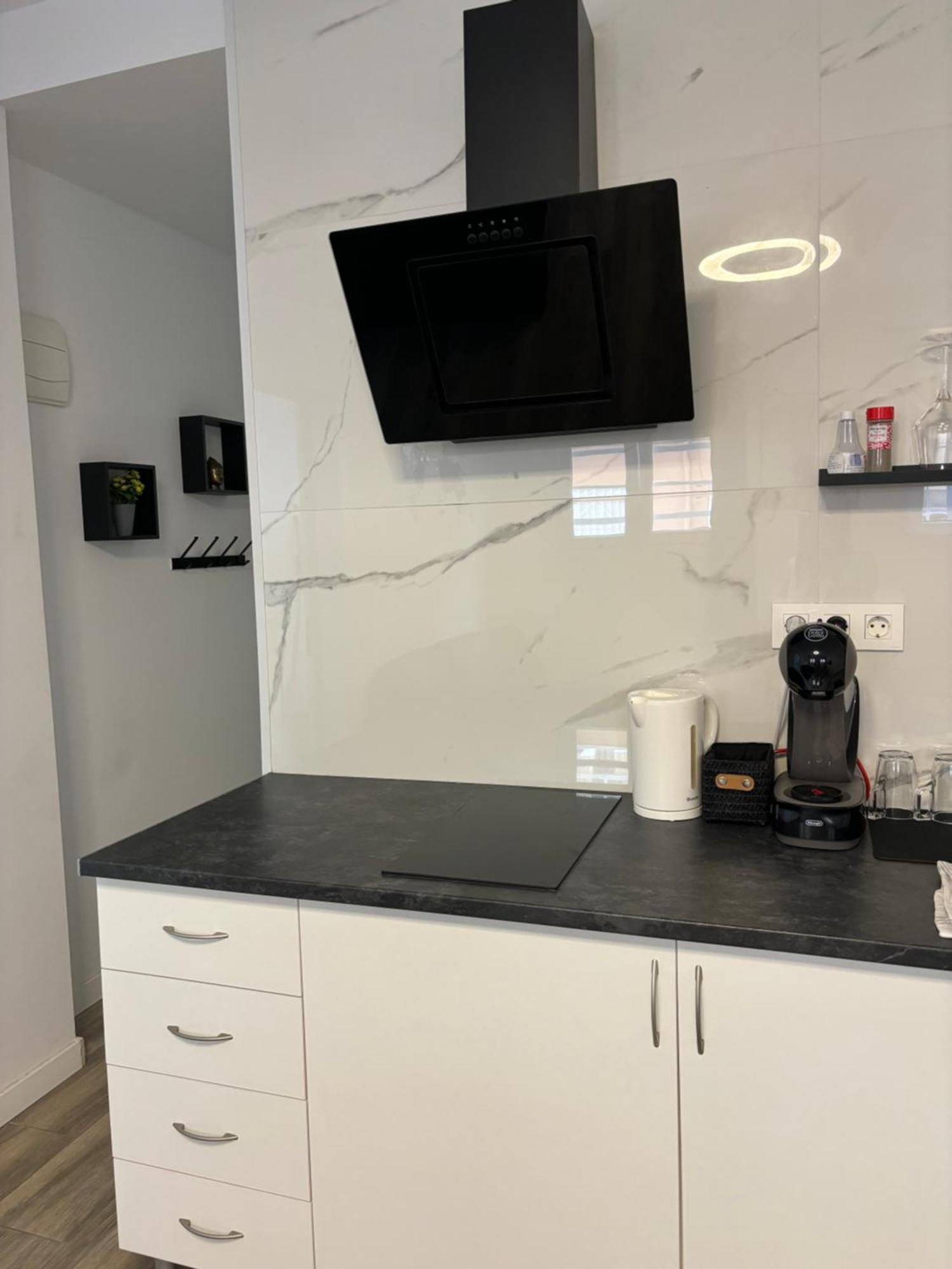 Apartamento Blanco Y Negro En El Centro Alicante Exterior foto